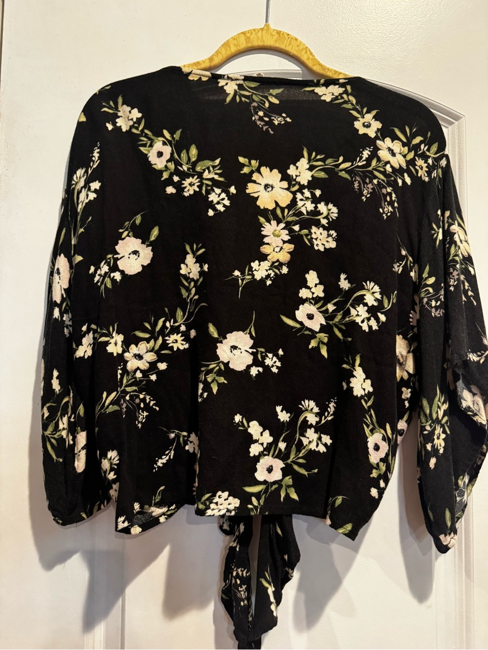 Lovestitch Size Small Black Floral Tie Front Kimono Sleeve Top - Picture 2 of 7